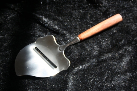 20-001-07-01 - osthyvel i bubinga - 150 kr