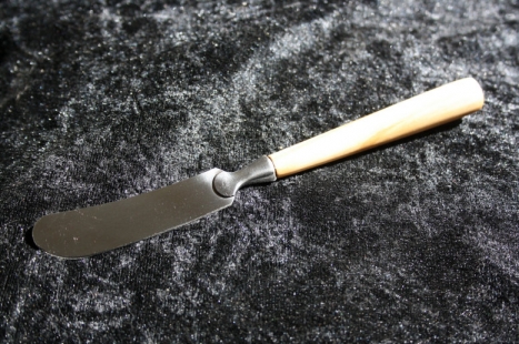 20-007-40-07 - smörkniv liten olivträd 125 kr