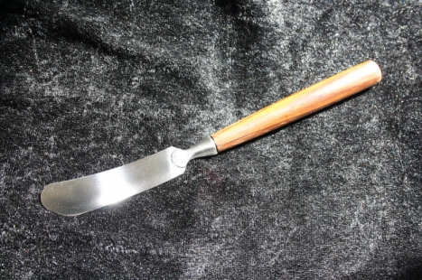 20-007-42-07 - smörkniv liten padouck 125 kr
