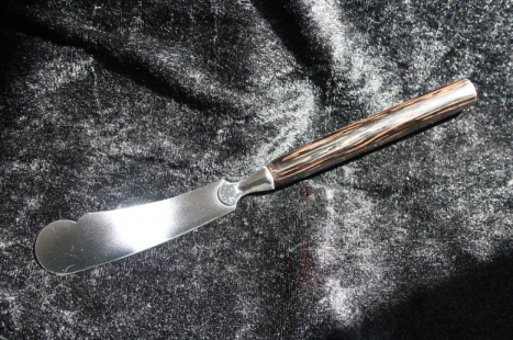 20-006-44-06 - smörkniv stor palmwood 150 kr