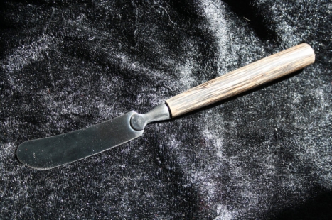 20-007-44-07-smörkniv liten palmwood 150 kr