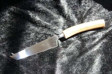 20-005-53-05- ostkniv renhorn 200kr