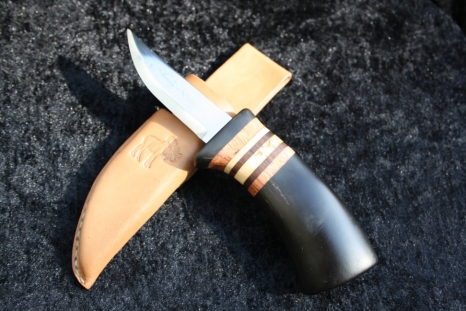 10-004-10-08 - Flåkniv buffelhorn 1795 kr