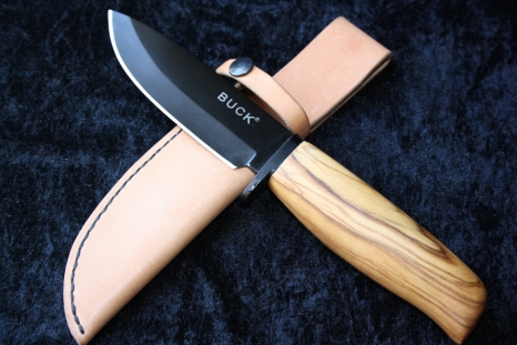 10-005-42-04 - Jaktkniv Olivträ 2195 kr