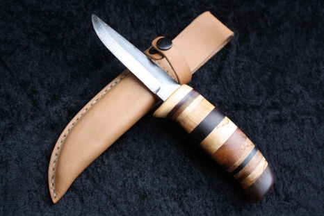 10-005-07-09- Jaktkniv Olika träslag 1795 kr