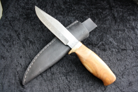 10-005-30-11- Jaktkniv Körsbär 2895 kr